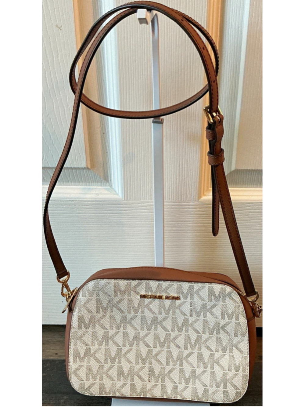 Michael Kors Jet Set Signature MK Vanilla Luggage Crossbody Camera Bag Brown